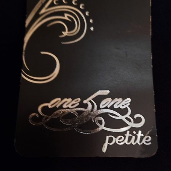 One 5 One Black With Gold Buttons and Attached Slide Belt Capri Size 8P NWT - Picture 8 of 9